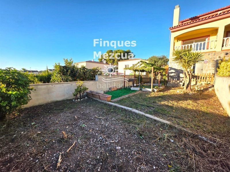 Foto f964c1e2-03cb-461d-96a5-55fe3adc7b35. Casa aparellada amb calefacció aparcament a Pobla de Montornès (La)