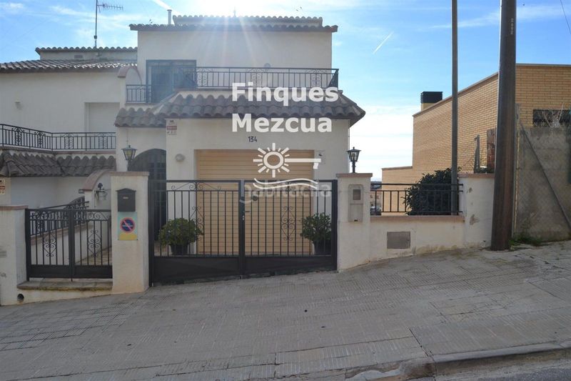 Foto 6c489506-0d64-4693-9bc6-d2ca1b4a6148. Casa adossada amb calefacció a Segur de Calafell nucli urbà Segur de Calafell