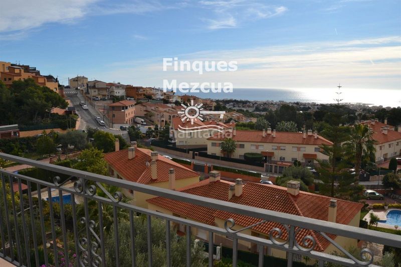 Foto f7a14800-85ae-4520-bf26-e29c12c3344e. Casa adossada amb calefacció a Segur de Calafell nucli urbà Segur de Calafell