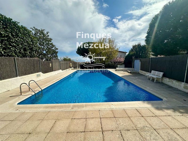 Foto 4b96fbae-f907-4ce8-b3b1-1f813ec492c5. Xalet amb aparcament piscina a Els Masos - Els Garrofers Coma-ruga