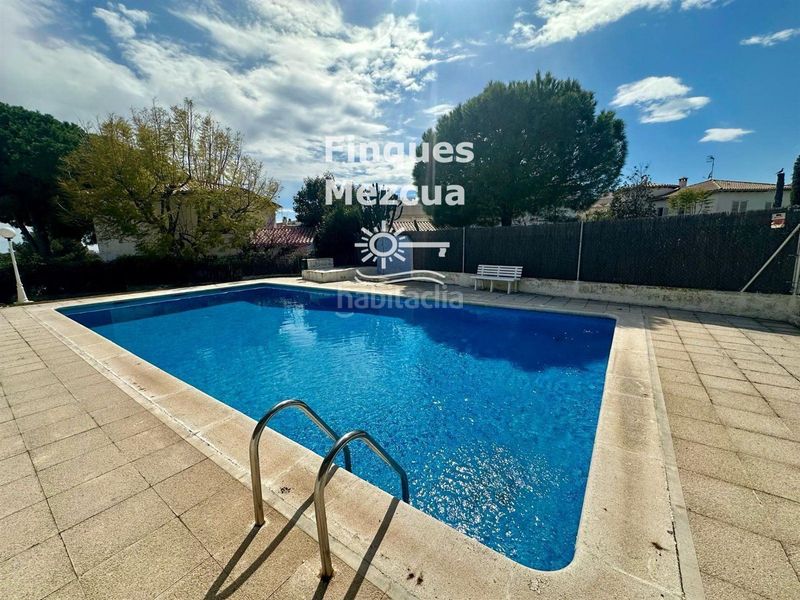 Foto 6a6d4080-22c1-4f78-9605-1ab156889015. Xalet amb aparcament piscina a Els Masos - Els Garrofers Coma-ruga