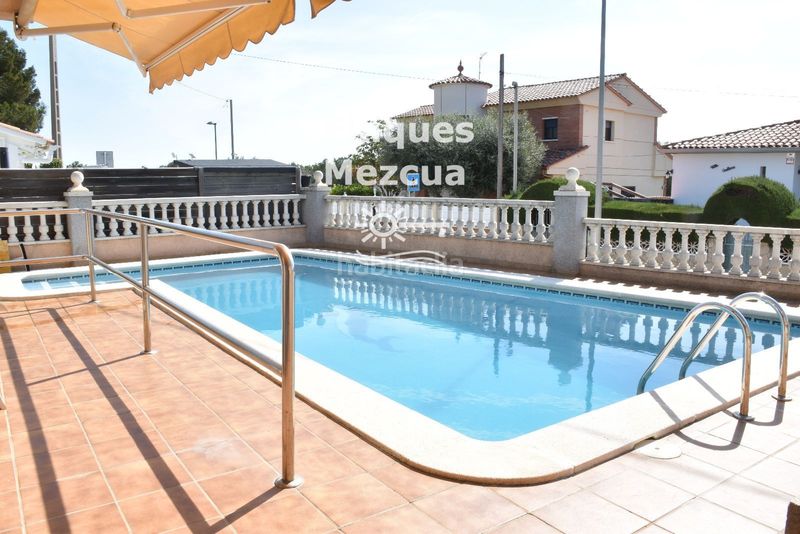 Foto bef10398-cb4b-4eeb-bbef-687a4b562213. Xalet amb calefacció aparcament piscina a Bellamar Calafell