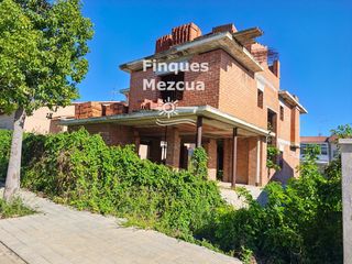 Chalet  Dr victor mallol 11. En arboç, l