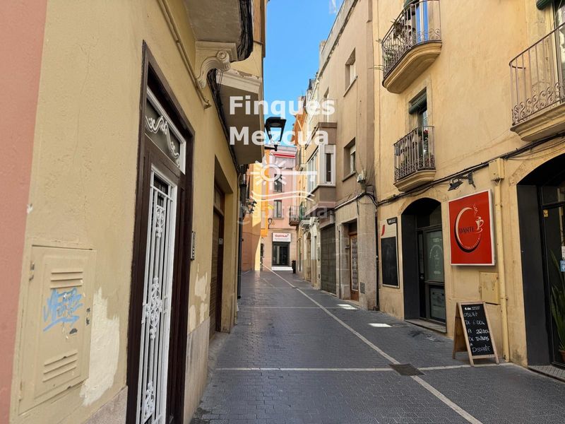 Foto c3d8fc27-cb4a-45ce-8a9d-96465e8f3718. Lloguer local comercial a Centre Vendrell (El)
