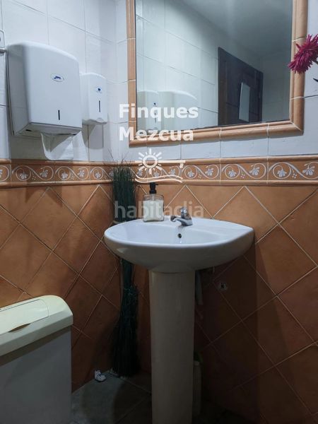 Foto 2a8af7d7-0f5a-4d98-bbbc-3d1f756a4e5c. Local comercial a Centre Castelldefels