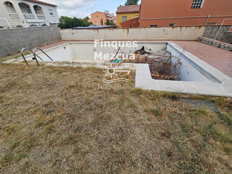 Foto c7cb1cc4-3d58-4df8-bfce-decb69f797eb. Chalet con piscina in Roda de Barà