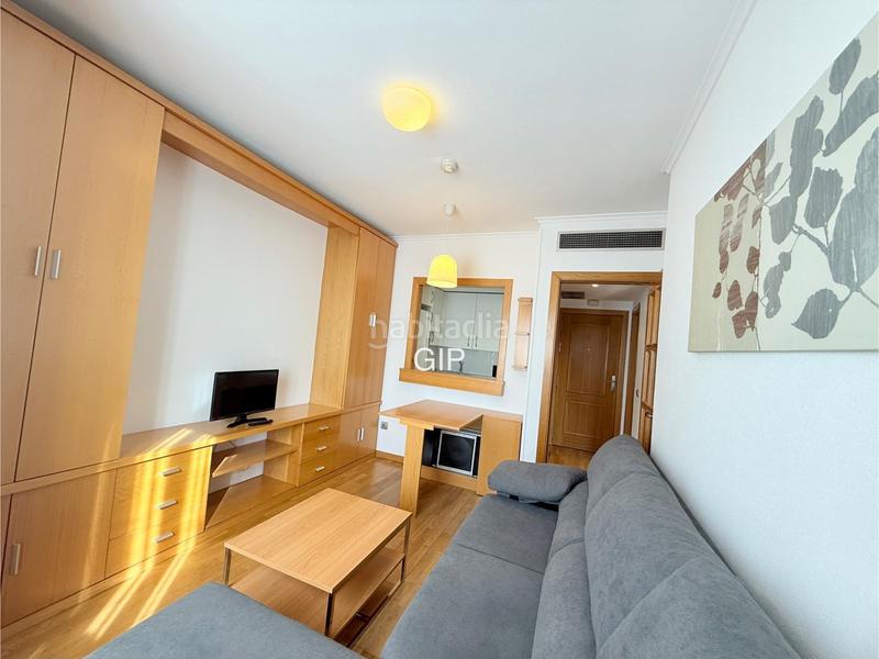 Foto 775cfeb4-c6eb-477c-9a95-97b8e5b1aa73. Alquiler apartamento en calle de belfast 13 en Rejas Madrid