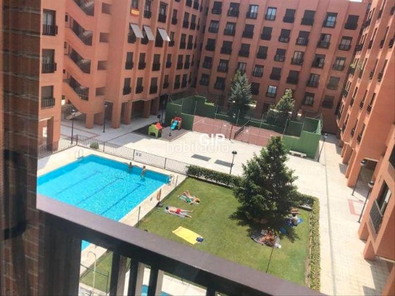 Foto 6d716172-b729-41f2-aa18-f5dfbaa8a622. Alquiler apartamento en calle de belfast 13 en Rejas Madrid