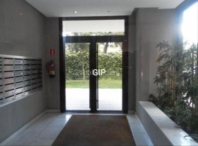 Foto c28d7119-c25b-4e93-9729-b8934bb1fbd0. Alquiler apartamento en calle de belfast 13 en Rejas Madrid
