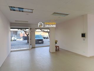 Local Comercial  Manuel de pedrolo. Local en venta , en almenar.