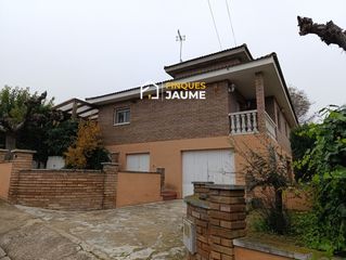 Chalet  De les moreres. Casa en venta , en la sentiu de sió  lleida