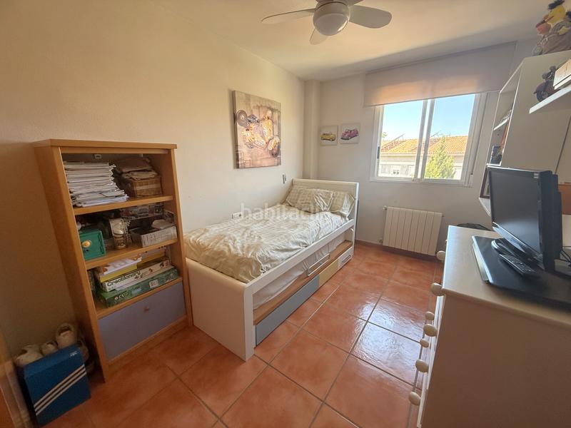 Foto 42dd0db9-82e6-45b3-afbf-f68b940e1b11. Casa adosada ideal para gente que busque adosados amplios en San Antonio de Benagéber
