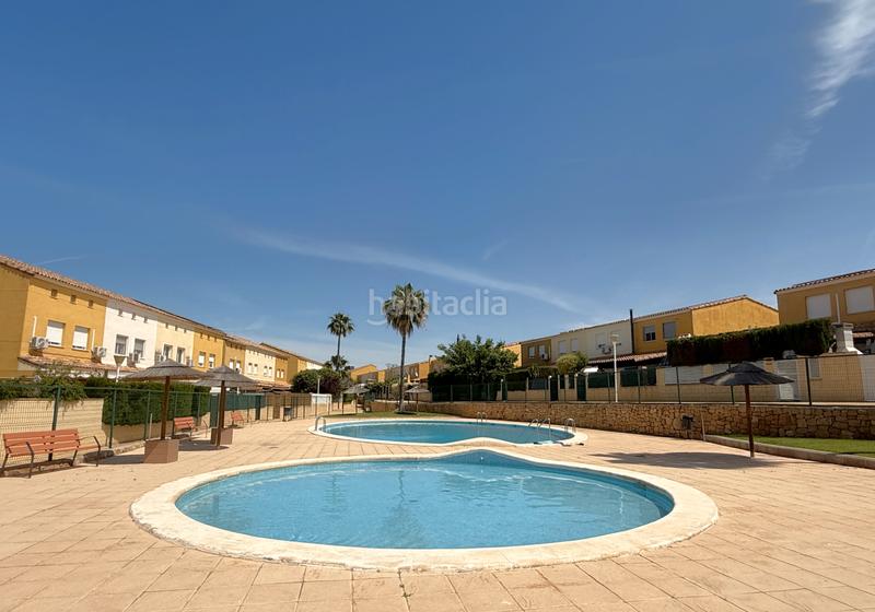 Foto 631e07cc-c6d9-46b1-b06a-e3d1902cac4f. Casa adosada ideal para gente que busque adosados amplios en San Antonio de Benagéber