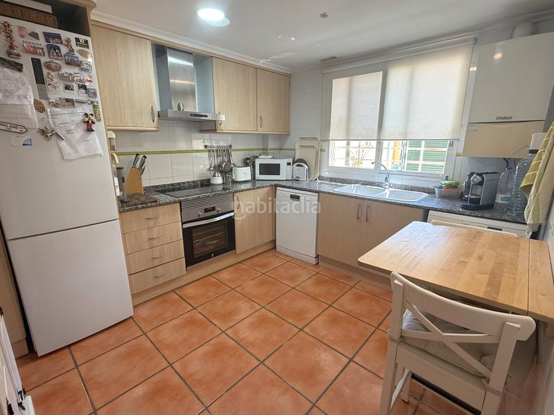Foto 9f2a6992-6234-4252-aab6-e7010ee9a08f. Casa adosada ideal para gente que busque adosados amplios en San Antonio de Benagéber