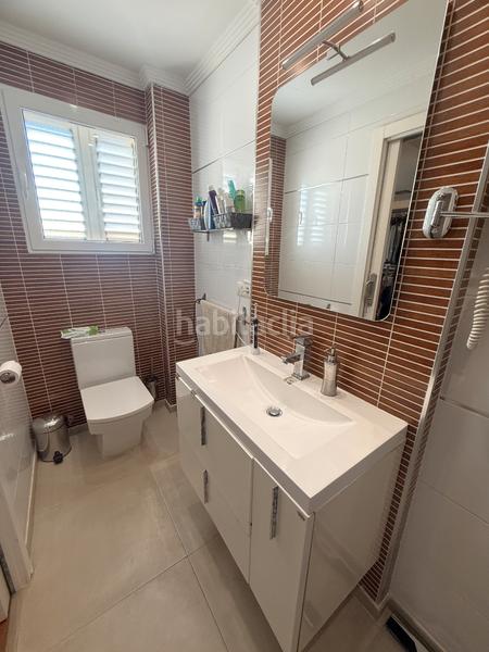 Foto c257f02f-c41a-4449-bc28-894fe1e98d78. Casa adosada ideal para gente que busque adosados amplios en San Antonio de Benagéber