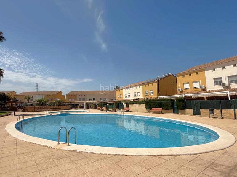 Foto ee968427-43b2-42b5-b459-7638a7ef4aee. Casa adosada ideal para gente que busque adosados amplios en San Antonio de Benagéber
