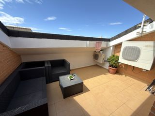 Lloguer Àtic  Calle salvador giner. Ideal para parejas que quieren su espacio