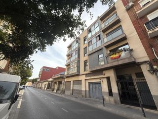 Aparcament cotxe a Carrer de València 136