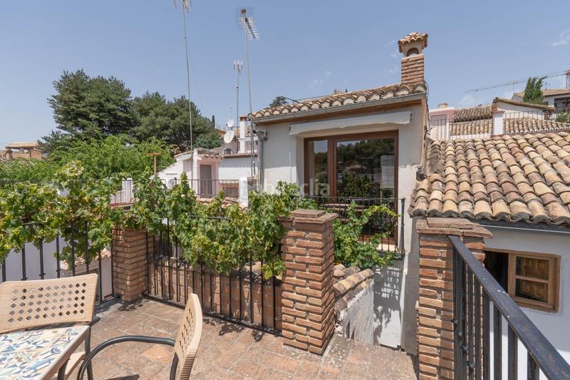 Foto 27b6595f-c1a4-4d92-b0d0-a9a1c0665702. Casa dos maravillosas casas en el albaicín con vistas panorámicas a la alhambra en Granada
