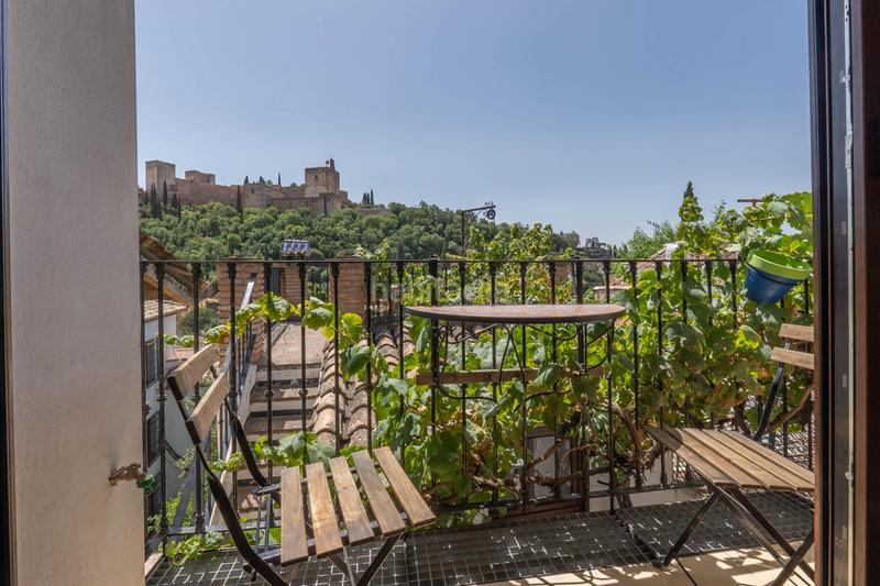 Foto 8ddb28fc-39bb-4b83-b292-b1a2dd71cc41. Casa dos maravillosas casas en el albaicín con vistas panorámicas a la alhambra en Granada