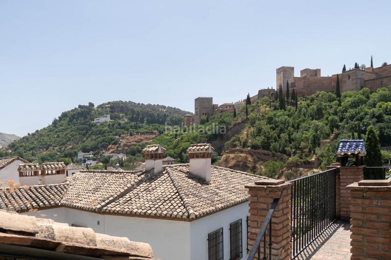 Foto a49ebd4d-ae9d-44d4-a8e2-ab1a73a7f698. Casa dos maravillosas casas en el albaicín con vistas panorámicas a la alhambra en Granada