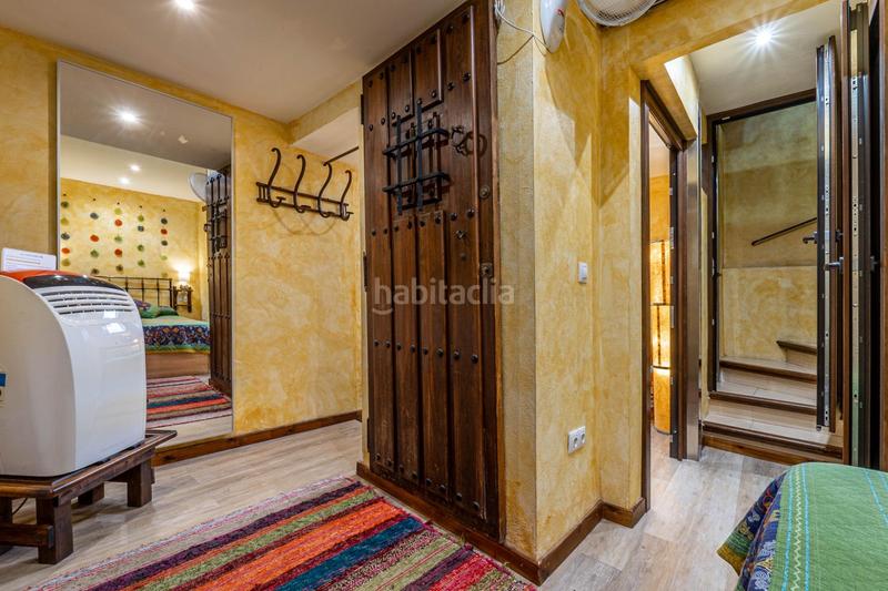 Foto c84f3be8-6f2a-43aa-8aec-cd626bd30f06. Casa dos maravillosas casas en el albaicín con vistas panorámicas a la alhambra en Granada
