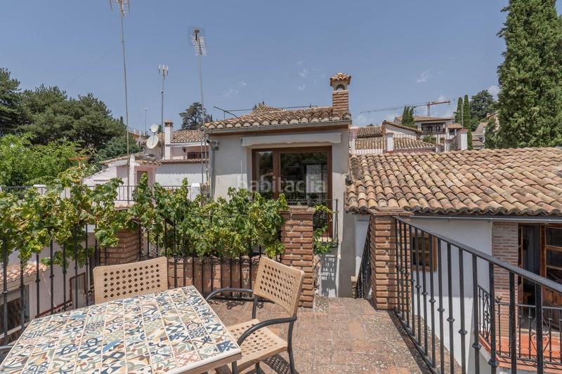 Foto c94fcbbb-e1fa-4518-bb9b-0f601a194d6a. Casa dos maravillosas casas en el albaicín con vistas panorámicas a la alhambra en Granada