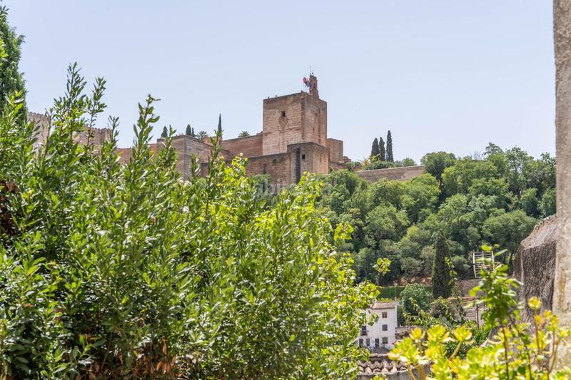 Foto d268eb9c-ca5b-4739-a180-5368c0efaff6. Casa dos maravillosas casas en el albaicín con vistas panorámicas a la alhambra en Granada