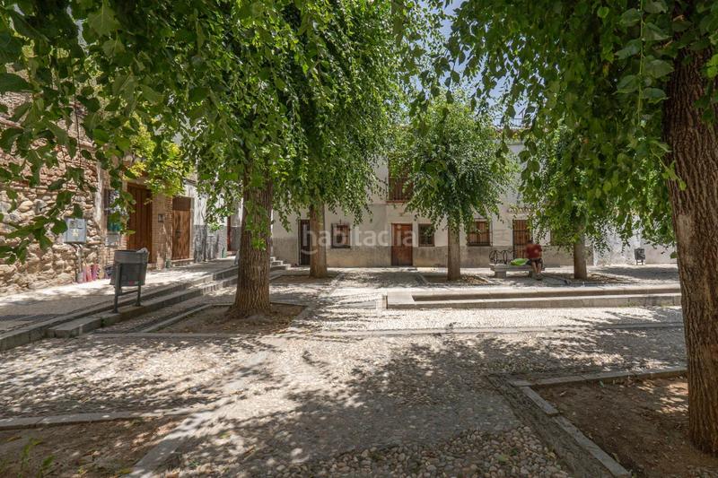 Foto d9a7a7ab-2b6f-49f5-ab6d-8ea2a432cc00. Casa dos maravillosas casas en el albaicín con vistas panorámicas a la alhambra en Granada