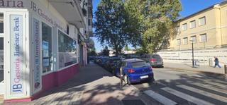 Location Local commercial  Avenida de cervantes. Local tienda de chuches frente a colegio