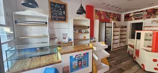 Location Local commercial  Avenida de cervantes. Local tienda de chuches frente a colegio