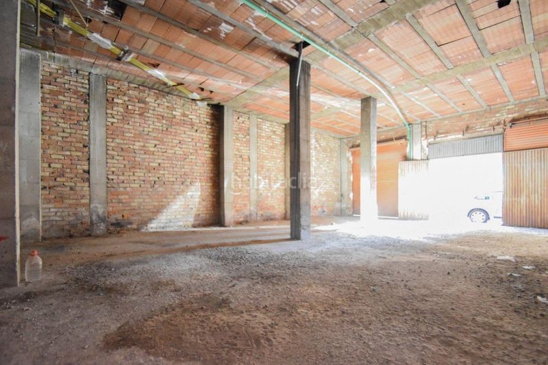 Foto b546bc27-2a0a-4bfe-995d-d4f8af8559b7. Local comercial a Maracena