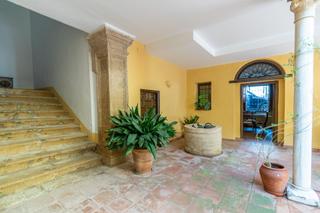 Casa a Guadix. Casa de grandes dimensiones ubicada en la calle duende, cerca de