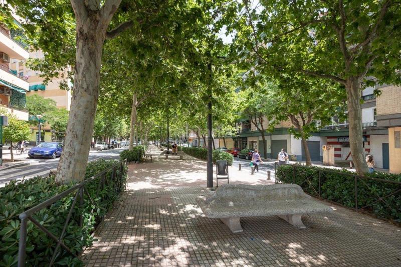 Foto a2b15402-bdd8-417f-afc6-1cebb629484f. Local comercial a Barrio de Zaidín Granada