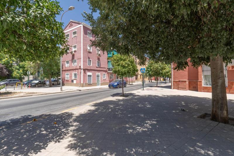 Foto 975f246f-d055-450f-85e6-5596ce57b06f. Local comercial a avenida avenida pablo picasso 6 a Granada