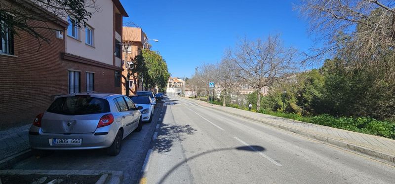 Foto a917466d-7d1a-4347-9838-02666ac471b8. Aparcament cotxe a Camino de los Neveros - Serrallo Granada