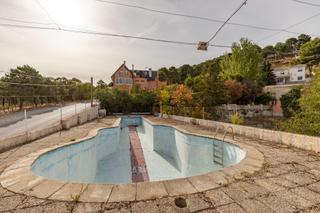 Local commercial  Calle de prados del abuelo. Chaletrestaurante en venta con 2000m2 de parcela en cumbres verd