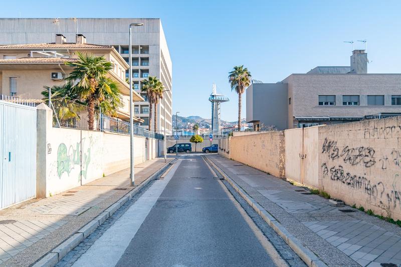 Foto c5522ea1-1e5a-46e5-8f75-b6aef783a4fb. Terreny residencial a calle baladies 11 a Parque Lagos Granada