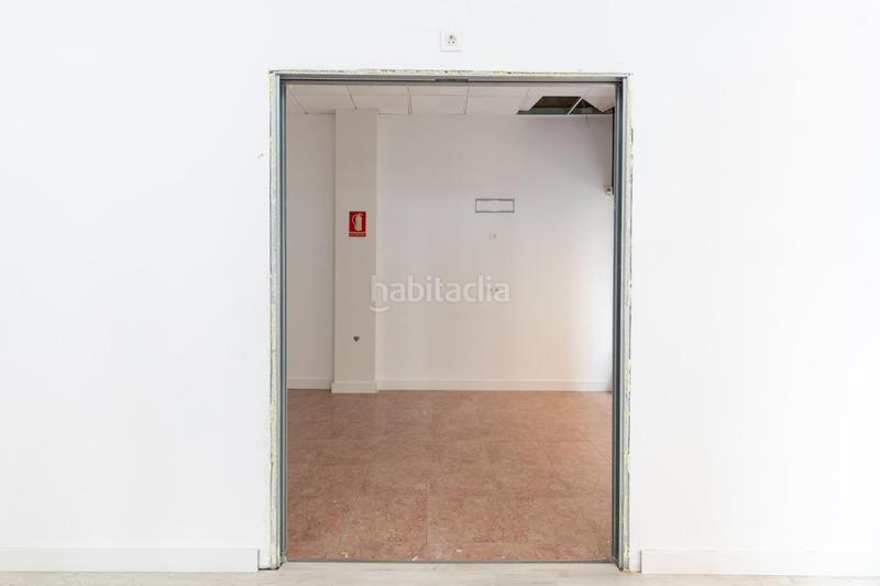 Foto 7d3ab668-a224-49df-a23c-2a7a2ab46630. Local commercial dans calle calle de miguel hernández 1 dans Maracena