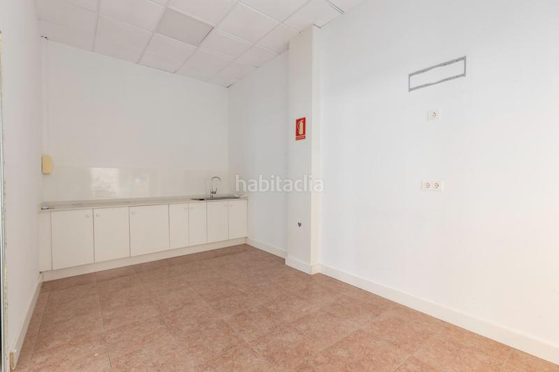 Foto 89a846d4-a0f4-48a4-bdc0-77971c20268f. Local commercial dans calle calle de miguel hernández 1 dans Maracena