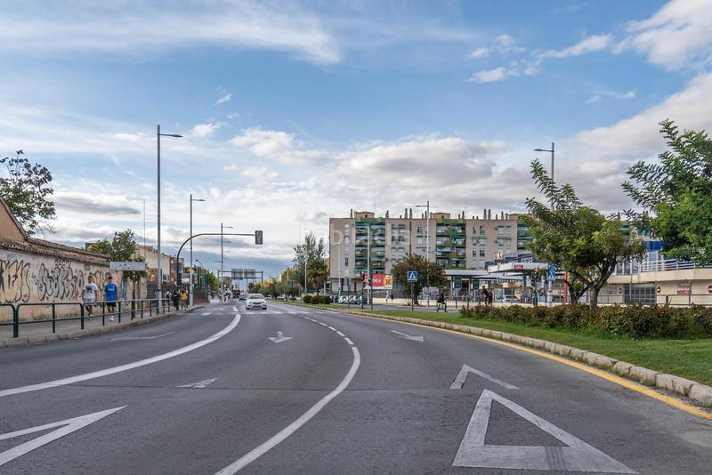 Foto 3cb65ddf-a7a6-45d1-9203-7cec9ced2445. Geschäftsraum in calle profesor francisco dalmau 11 in Granada