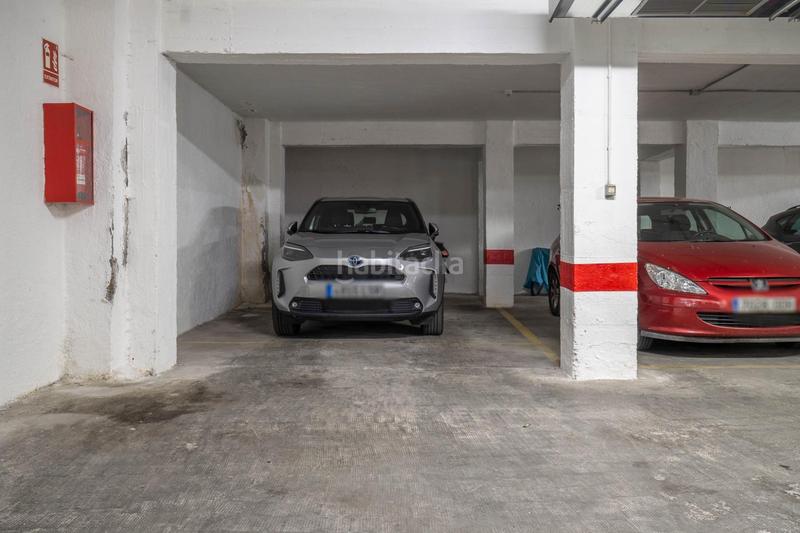 Foto f99f64cf-2071-43ac-a968-ff0a8eff7bf6. Parking voiture dans Camino de Ronda Granada