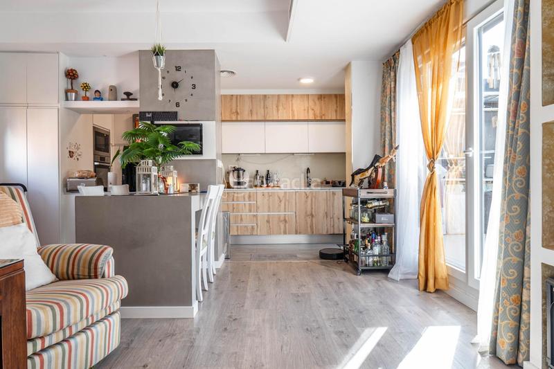 Foto 1b3c27ba-12ec-4bb4-9223-1e06d1e9c141. Ático exclusivo ático con 97 m2 de terraza y vistas a sierra nevada en barrio periodistas en Granada