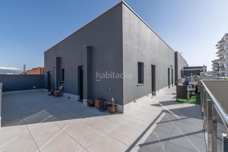 Foto 3b9fc2fb-3c10-4405-ba66-53c292882d4a. Ático exclusivo ático con 97 m2 de terraza y vistas a sierra nevada en barrio periodistas en Granada