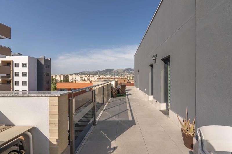 Foto 4c12ead8-9252-4db1-87a1-100ade023301. Ático exclusivo ático con 97 m2 de terraza y vistas a sierra nevada en barrio periodistas en Granada