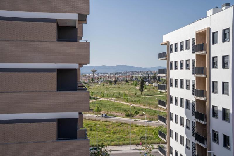 Foto 5dc88bdb-56e8-466b-9fff-8ff0d7d3f5c1. Ático exclusivo ático con 97 m2 de terraza y vistas a sierra nevada en barrio periodistas en Granada