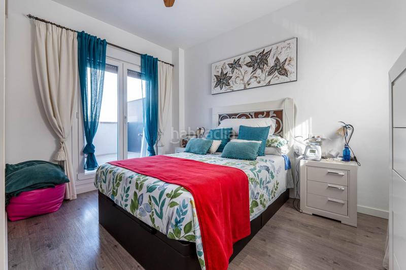 Foto 5e5f0856-d2f4-4d0c-9f16-9af9ecc2ee24. Ático exclusivo ático con 97 m2 de terraza y vistas a sierra nevada en barrio periodistas en Granada