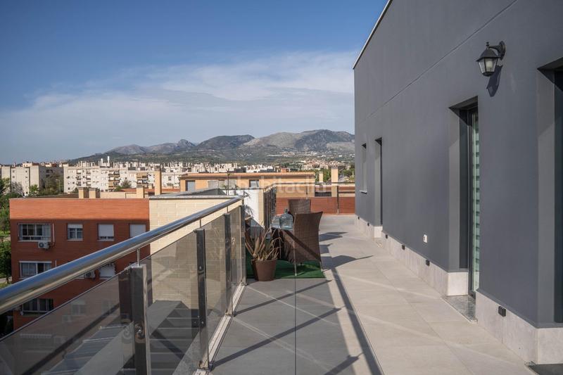 Foto 70b8ad8b-7055-4ee1-96a5-c05c36297cfd. Ático exclusivo ático con 97 m2 de terraza y vistas a sierra nevada en barrio periodistas en Granada