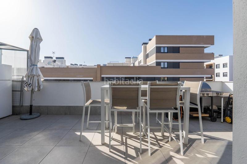 Foto 7d75c993-09db-4402-9c6c-799b841d4de7. Ático exclusivo ático con 97 m2 de terraza y vistas a sierra nevada en barrio periodistas en Granada