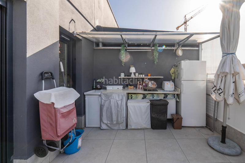 Foto 84ce98c8-4f8d-4078-aff7-019cb0aa9b28. Ático exclusivo ático con 97 m2 de terraza y vistas a sierra nevada en barrio periodistas en Granada